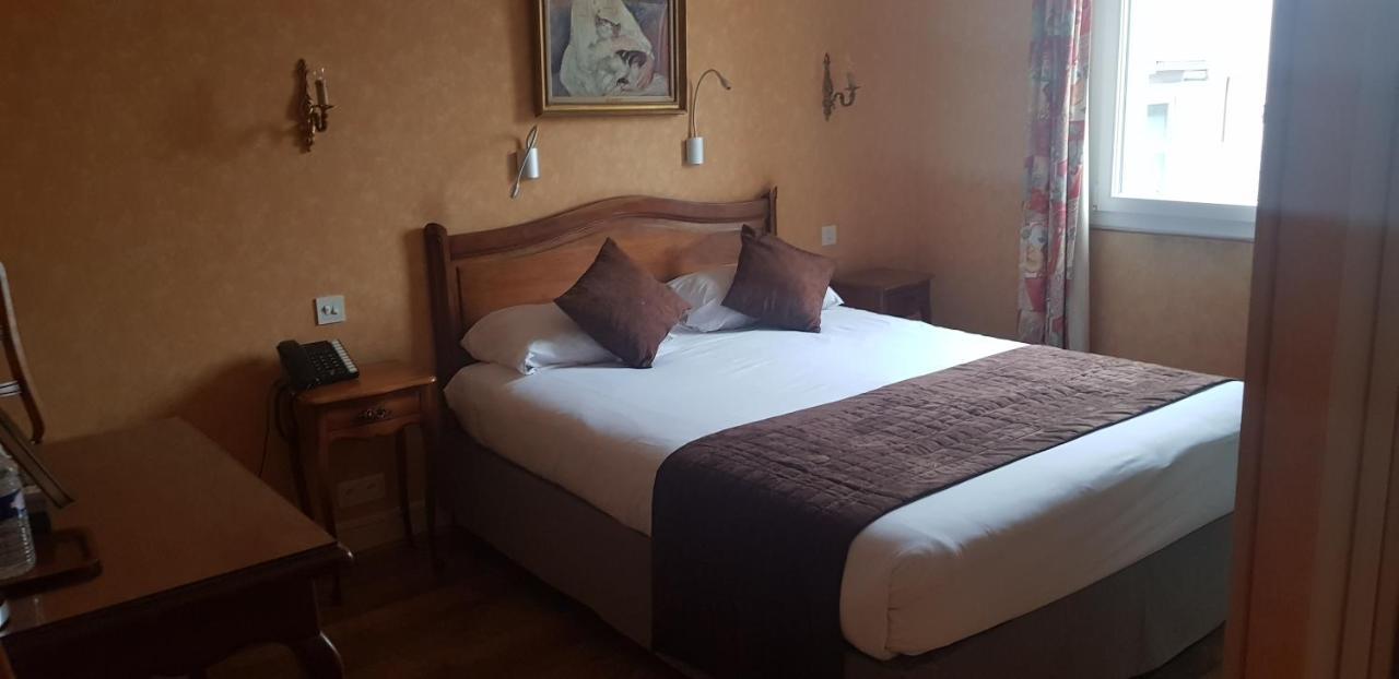 Logis Hotel - Le Relais Saint Vincent Ligny-le-Chatel ภายนอก รูปภาพ