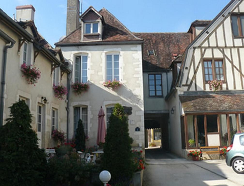 Logis Hotel - Le Relais Saint Vincent Ligny-le-Chatel ภายนอก รูปภาพ